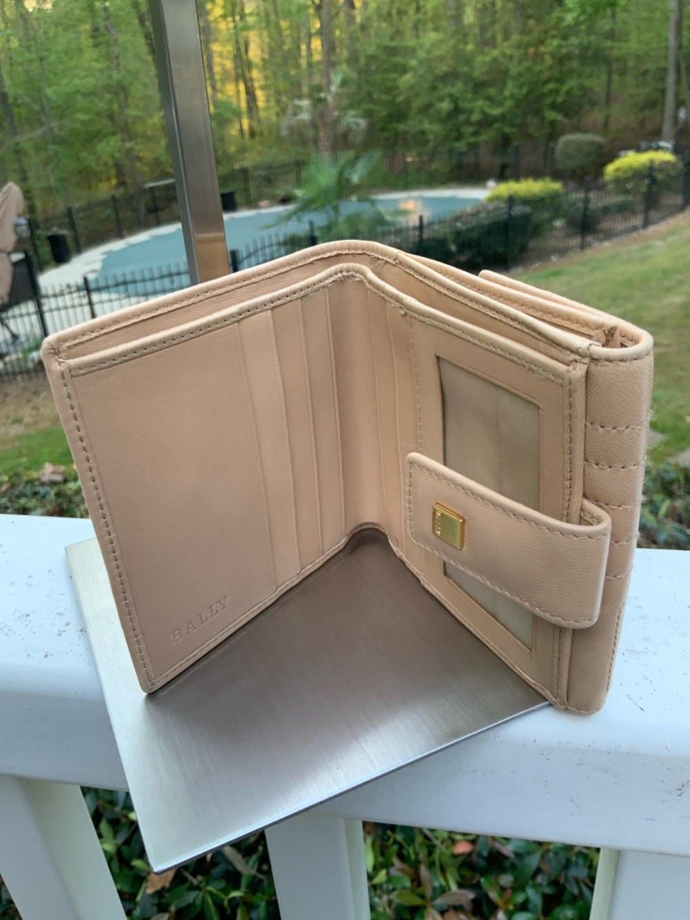 Bally Beige Quilted Leather Snap Wallet with Gold Logo - Picture 7 of 14